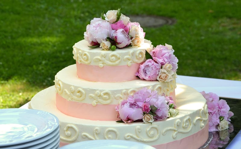 Wedding cake with star cluster tiers